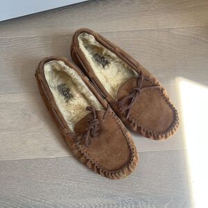 UGG US Women Dakota Moccasin Chestnut